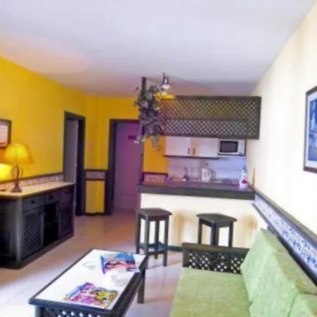One Bedroom With Pool, Near The Beach